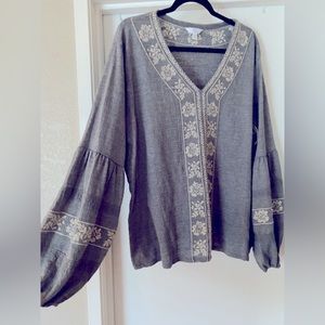 Time and Tru Gray Tunic with Cream Floral Accents